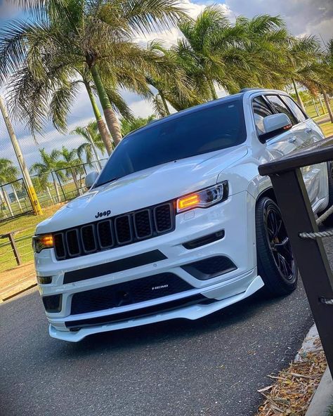 White Jeep Grand Cherokee, Srt8 Jeep, Jeep Srt, Srt Jeep, Jeep Srt8, Dream Cars Audi, Car Builds, Luxury Cars Audi, Jeep Grand Cherokee Srt