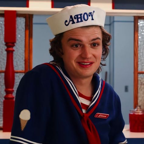 Joe Keery Stranger Things, Mommy Steve, Steve Harrington Icons, Icons Stranger Things, Stranger Things Spoilers, Happy Birthday Joe, Hopper Stranger Things, Steve Harrington Stranger Things, Mood Memes