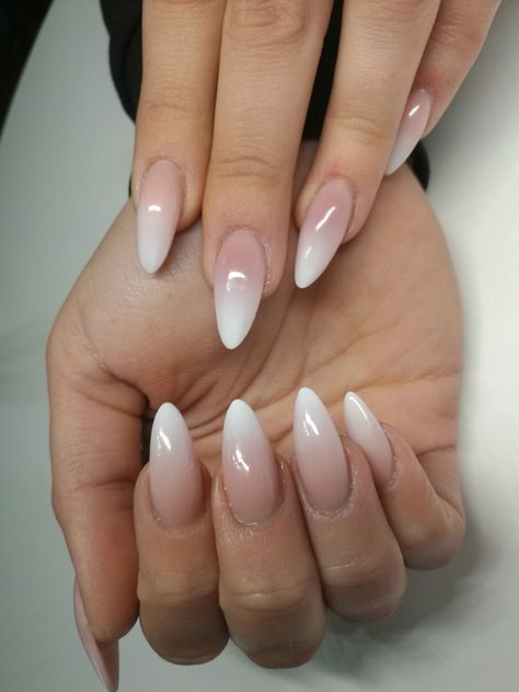 Ambre Nails, Almond Nails French, Natural Looking Nails, Natural Nail Designs, Nagel Tips, Basic Nails, Almond Nails Designs, Almond Acrylic Nails, Almond Nail