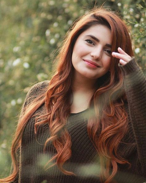 Momina mustehsan Momina Mustehsan, Cute Hairstyle Ideas, Bridal Mehndi Dresses, Girls Hair Styles, Pakistani Beauty, Deepika Padukone Style, Pakistani Actors, Girls Unique, Cute Hairstyle