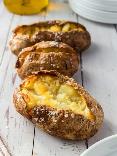 Steakhouse Baked Potatoes, Salt Baked Potatoes, Cheap Side Dishes, Steak And Baked Potato, Steakhouse Potatoes, Crispy Baked Potatoes, Crunchy Potatoes, Potatoes In Oven, Bisquick Recipes