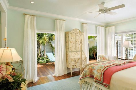 Cool Chic Style Fashion: design, decor, fashion, food, travel & the daily search for beautiful things. Key West Bedroom, Key West Interior, Key West Style Homes, Key West Decor, Key West Cottage, Key West House, Curtains Style, Key West Style, Florida Design