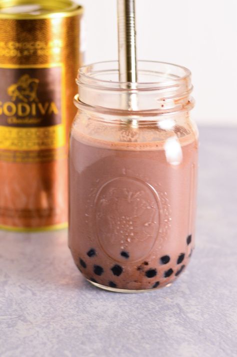 Easy Hot Chocolate Bubble Tea recipe. Made with only 3 ingredients, this drink recipe is a great way to enjoy your favourite boba warm. Chocolate Bubble Tea Recipe, Chocolate Bubble Tea, Brown Sugar Meatloaf, Baking With Applesauce, Boba Recipe, Boba Tea Recipe, Bubble Tea Recipe, Milk Tea Recipes, Macaroni Cheese Recipes