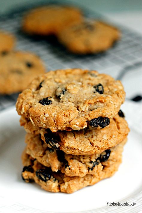 Crispy Oatmeal Raisin Cookies | Fabtastic Eats Crispy Oatmeal Raisin Cookies Recipe, Crispy Oatmeal Raisin Cookies, Crunchy Cookies Recipe, Crunchy Oatmeal, Cookie Recipes Oatmeal Raisin, Crispy Cookies, Chocolate Bread, Crunchy Cookies, Oatmeal Raisin Cookies