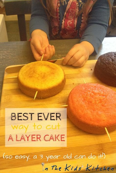 BEST EVER WAY TO CUT A LAYER CAKE (so easy a three year old can do it!) Four Layer Cake, Flat Cakes, Cake Hacks, Decorating Frosting, Cake Tips, Frosting Tips, Baking Hacks, Cakes To Make, Easy Cake Decorating