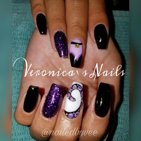 @nailedbyvee purple black glitter Ursula Disney Little Mermaid sea witch nails tapered Square coffin ballerina nail design art Ursula Nail Designs, Ursula Inspired Nails, Ursula Nails Disney, Sea Witch Nails, Disney Villain Nail Art, Ursula Nail Art, Ursula Nails, Disney Villain Nails, Yzma Costume