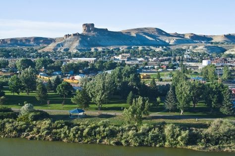 You'll Fall In Love With This Charming River Town In Wyoming Green River Wyoming, River Town, Wyoming Travel, Tubing River, Centennial Park, Colorado Vacation, Island Park, Green River, Romantic Places