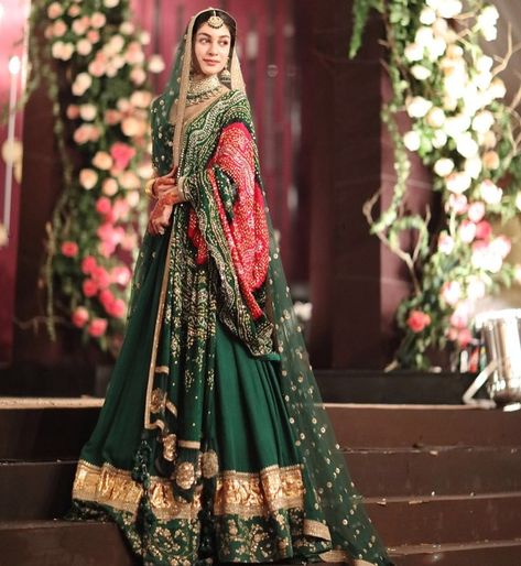 Pakistani Bride Wore Sabyasachi Green Matka Lehenga And Looked Every Bit Of Royal, Pics Inside! Double Dupatta Lehenga, Double Dupatta, भारतीय दुल्हन संबंधी, Muslim Brides, Mehndi Dress, Sabyasachi Lehenga, Anita Dongre, Green Lehenga, Choli Designs