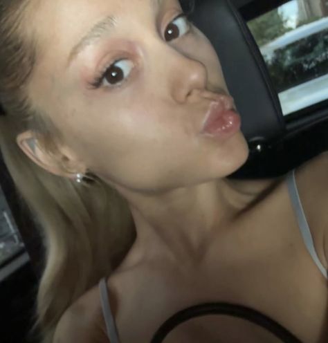 Ariana Grande Without Makeup, Ariana Grande Blonde Hair, Ariana Grande Makeup, Ariana Grande News, Ariana Instagram, Blonde Ponytail, Ariana Grande Style, Ariana Grande Pictures, Ariana G