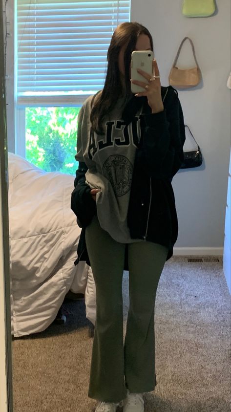 Oversized Shirt And Flare Leggings, Green Flare Leggings Outfit Aesthetic, Flared Leggings And Oversized Shirt, Flared Green Pants Outfit, Oversized Tshirt With Flared Pants, Yoga Pants And Tshirt Outfit, Baggy Tshirt Leggings Outfit, Flare Leggings Oversized Shirt, Flared Yoga Pants Outfit Midsize