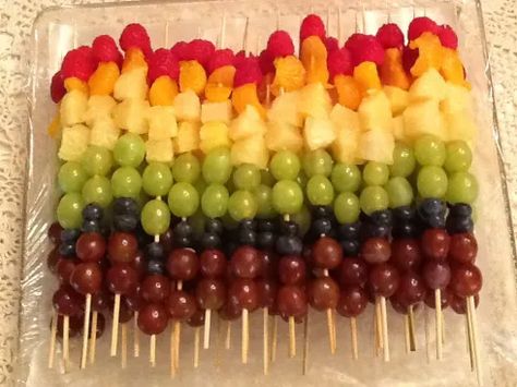 Rainbow Fruit Kabobs, Fruit Appetizers, Healthy Party Food, Fruit Platter Designs, Fruit Platters, Fruit Trays, Fruit Ideas, Fruit Skewers, Fruit Kabobs