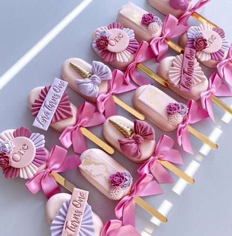 Elegant Cakesicles, Filipino Debut, Elegant Cake Pops, Barbie Bday, Popsicles Cake, Fondant Cake Tutorial, Lollipop Recipe, Chocolate Covered Strawberries Bouquet, Cake Pop Decorating