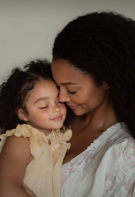 Black Mom Aesthetic, Motherhood Goals, Black Motherhood, Mommy Moments, Future Mommy, Mommy Goals, Future Mom, Mommy Life, Cute Family