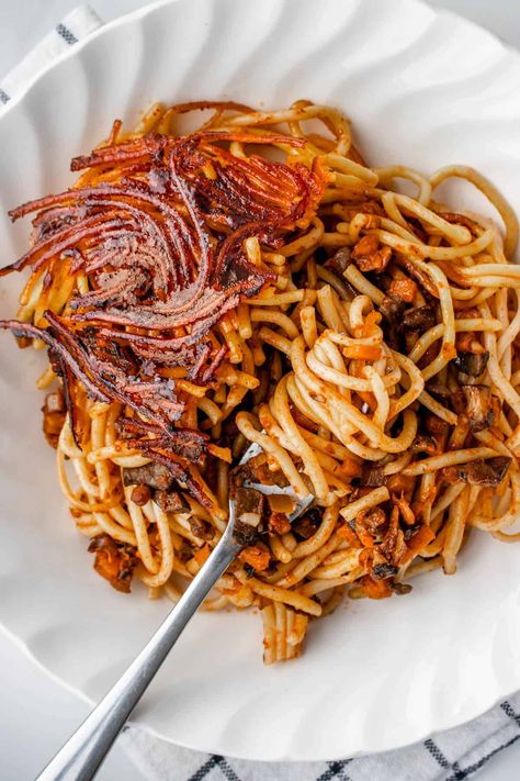 Makaroni is a Persian Spaghetti made using a bolognese style sauce, layered with pasta then cooked to create a crispy bottom called tahdig Persian Spaghetti, Persian Food Iranian Cuisine, Food Iranian, Iranian Recipes, Iranian Cuisine, Persian Recipes, Persian Cuisine, Iranian Food, Middle Eastern Food