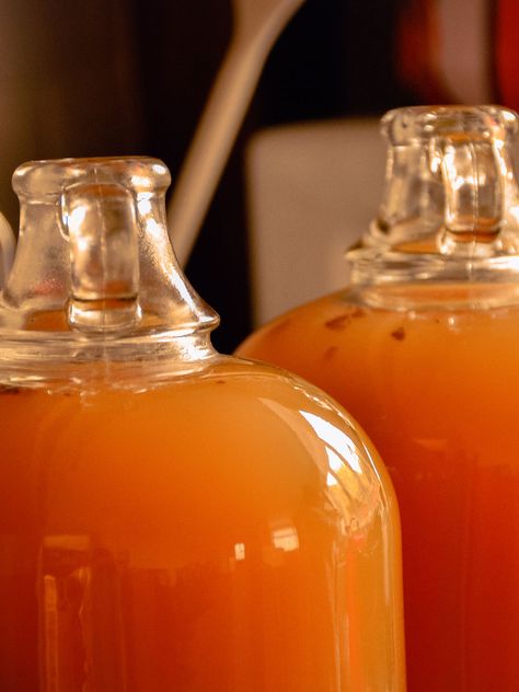 Apple Cider Mead Recipe, Apple Mead Recipe, Mead Drinks, Apple Cinnamon Mead Recipe, Apple Wine Recipe Homemade, Apple Cinnamon Mead, Cyser Mead Recipe, How To Make Honey Mead, Non Alcoholic Mead Recipe