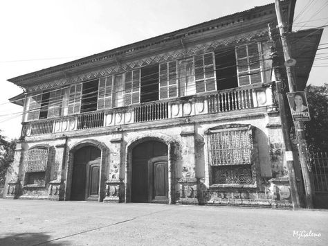 Old house14 Architecture Powerpoint, Philippine Houses, Architecture Old, Old Building, Old Photos, Philippines, Mood Board, Beautiful Places, Louvre