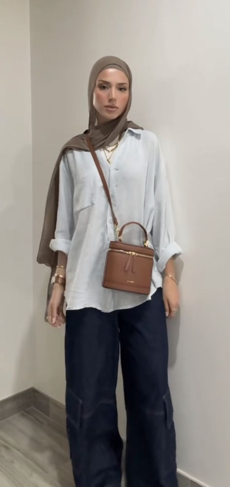 Summer Outfits Women Hijab, Business Casual Outfits For Hijabi Women, Travel Modest Outfits, Paris Modest Outfits, Modest Hijab Outfits Summer, Hijab Summer Style, Morroco Outfits Modest, Islamic Outfits For Women Modest, Modest Fashion Outfits Classy Summer