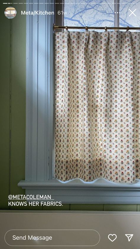 Cottage Curtains, Cozy Christmas Decor, Closet Colors, Laundry Room Inspiration, Cottage Style Decor, Single Bedroom, Cafe Curtains, Diy Curtains, English Cottage