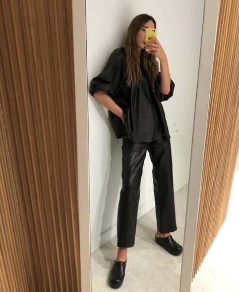 Black Clogs Outfit, Clog Outfit, Clogs Outfit, Black Clogs, Inspiration Style, Black Outfit, Autumn Winter Fashion, Access Denied, What To Wear