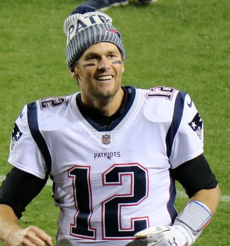 Here's what Tom Brady's intense diet involves, and what my results were from each facet. Prepare to be surprised! Tom Brady Diet, Perfume Carolina Herrera, Nfl Patriots, Nfl History, Championship Game, Irish Men, Irina Shayk, Nfl Players, Tom Brady