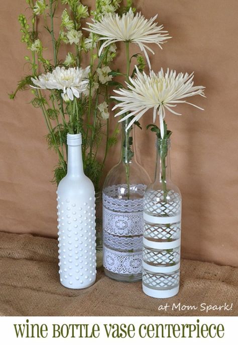 Bottle Vase Centerpiece, Vase Centerpieces Diy, Wine Bottle Vase, Diy Wine Bottle, Bottle Projects, Wine Bottle Project, Vase Project, Wine Bottle Vases, Wine Bottle Centerpieces