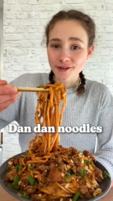 vegansvillage on Instagram: VEGAN DAN DAN NOODLES 🍜 By @fitgreenmind Dan Dan noodles are a popular dish in sichuan in China. The noodles are covered in a creamy,… Maya Vegan Recipes, Tofu Crumbles, Dan Dan Noodles Recipe, Vegetarian Asian, Tofu Noodles, Sesame Paste, Dan Dan Noodles, Vegan Noodles, Vegan Asian