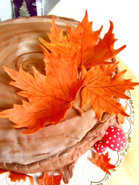 Gum paste maple leaf Fondant Flowers, Gum Paste, Maple Leaf, Fall Wreath, Fondant, Gum, Snack Recipes, Snacks, Flowers