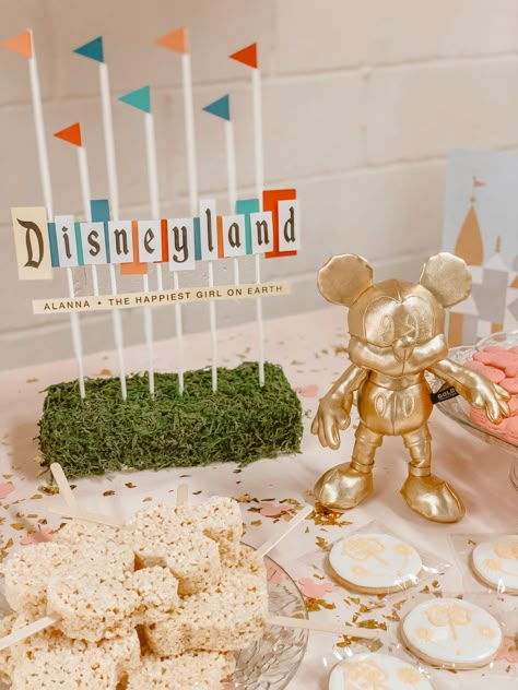 Vintage Disneyland Birthday Party — Means of Lines Vintage Disney Party Ideas, Disneyland Table Centerpiece, Vintage Disney Birthday Cake, Vintage Disney Decor, Vintage Disney Baby Shower Ideas, Vintage Disney Cake, Disneyland Baby Shower Ideas, Disney Party Ideas Decorations, Disney Party Food