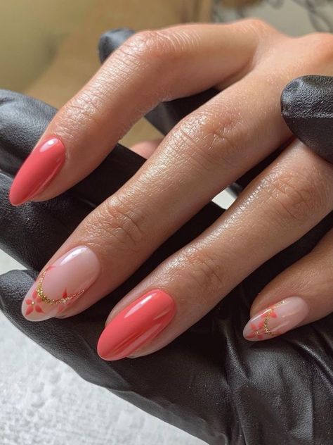 The best coral nail designs! Sharing the trendiest coral nails and colors in all shapes, lengths, and finishes. Coral Acrylic Nails, Uñas Color Coral, Coral Nail Designs, Coral Nail Art, Coral Nails With Design, Coral Nail, Unghie Sfumate, Coral Nails, Nails Prom