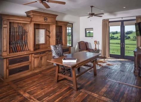 Tour a Texas ranch house that will leave you speechless Ranch Office, Custom Built Cabinets, Rustic Home Offices, Rustic Office, Traditional Style Homes, Built In Cabinets, Ideas Pictures, Fireplace Design, Home Office Design