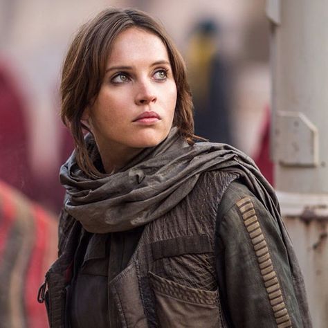 Jyn Erso in Rogue One Jyn Erso Cosplay, Star Wars Cinematic, Rogue One Star Wars, Movies Wallpaper, Star Wars Rogue One, Jyn Erso, Diego Luna, Star Wars Facts, Star Wars Film