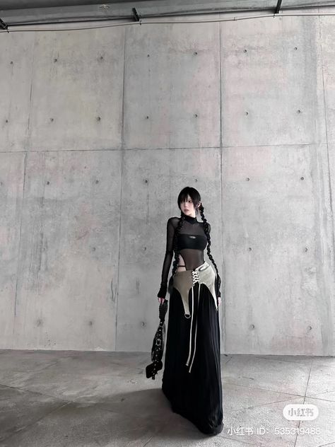 Minimalist Futuristic Fashion, Black Futuristic Outfit, Dark Futuristic Fashion, Boyish Outfits, Classy Street Style, Futuristic Fashion, Ulzzang Fashion, Live Fashion, Comfy Fashion