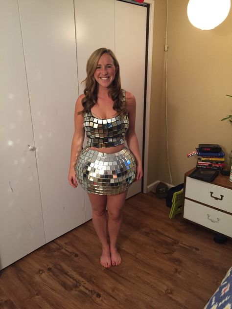 Disco ball costume - the ball is made with plaster wrap around a hippitty hop! Disco Ball Clothes, Mirrorball Halloween Costume, Mirror Ball Costume, Mirrorball Costume, Mirror Ball Outfit, Disco Ball Halloween Costume, Disco Ball Outfit, Disco Ball Costume, Carnaval Inspo