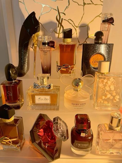 Best Scents, Victoria Secret Body Spray, Expensive Perfume, Perfume Organization, Fragrances Perfume Woman, Perfume Collection Fragrance, The Glow Up, Emma Thompson, Spicy Fragrance