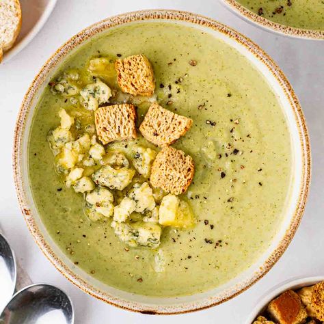 Broccoli and Stilton Soup {Quick & Easy Recipe} Broccoli And Stilton Soup Maker Recipe, Creamy Broccoli Soup Recipe, Broccoli And Stilton Soup, Taming Twins, Stilton Soup, Soup Broccoli, Broccoli Soup Recipe, Soup Quick, Fruit Jam Recipes