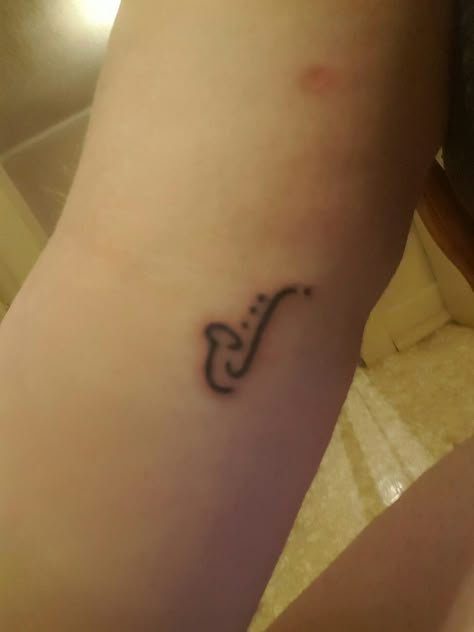 I got an adorable tiny saxophone tattoo the other day :3 Saxophone Tattoo For Women, Saxophone Tattoo, Mandala Hand Tattoos, Tattoos Pinterest, Music Tattoo Designs, Note Tattoo, Disney Tattoo, Hand Tattoos For Women, Small Hand Tattoos