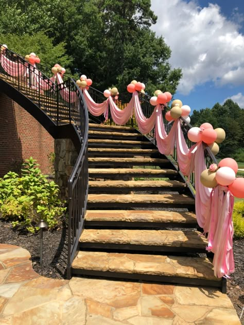 Staircase Birthday Decorations, Baby Shower Staircase Decor, Stairs Balloon Decoration, Staircase Party Decor, Stairwell Decor, Royal Fiveness, Farewell Decorations, Dance Party Decorations, Party Gazebo