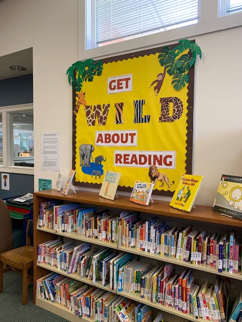 Teacher Bulliten Board, Reading Bulletin Board Ideas, Wild About Reading, Reading Bulletin Board, Library Bulletin Board, Reading Bulletin Boards, Library Bulletin Boards, Kindergarten Curriculum, Bulletin Board Ideas