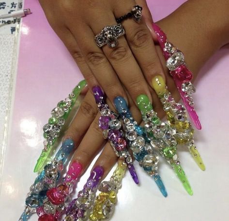 Gyaru Yamanba, Manba Gyaru, Gyaru Nails, Junk Nails, Nail Art Diy Easy, Stylish Nails Designs, Glow Nails, Crazy Nails, Exotic Nails