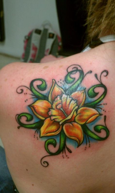 Daffodil tattoo cover up. By Hidy Salty's/True Tattoo Idaho Flower Tat, Daffodil Tattoo, Tulip Tattoo, Candle Tattoo, Skin Paint, Tattoo Cover Up, True Tattoo, Butterfly Tattoos, Old Tattoos