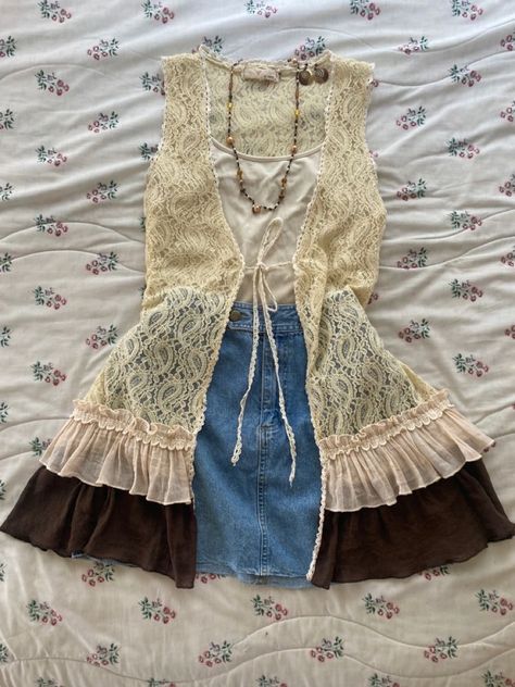 Fun Thrifted Outfits, Trendy Grandma Outfits, Summer Bathroom Aesthetic, Thrift Ideas Clothes, Rory Gilmore Aesthetic, Thrift Inspiration, Cozy Fall Fashion, Thrift Fits, Gilmore Aesthetic