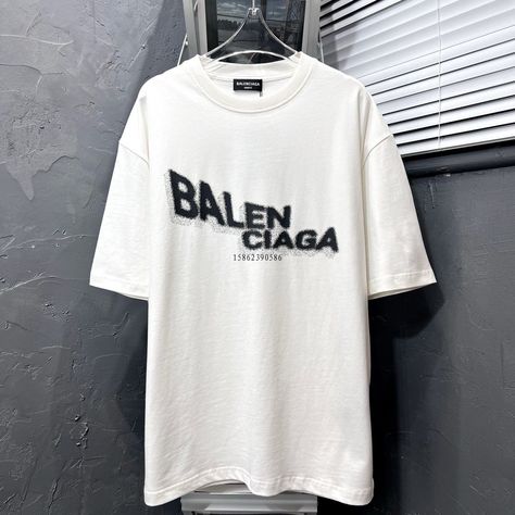 Balenciaga Outfit Mens, Balenciaga Outfit, T Shirt Outfits, Chill Style, Apparel Design Inspiration, Urban Tees, Balenciaga T Shirt, Shirt Logo Design, Mens Luxury Fashion