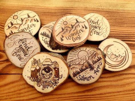 Engraved Wood Coasters, Wood Burn Designs, Engraved Coasters, Woodburning Projects, Pyrography Art, Wood Burning Crafts, Wood Burning Patterns, Wood Burning Art, Coaster Design