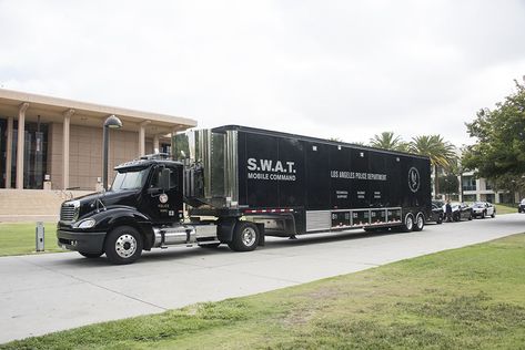 Mobile Command Center, Book Outfits, Police Truck, Wattpad Book, Bug Out Vehicle, Los Angeles Police Department, Naval Force, Special Force, Tactical Equipment