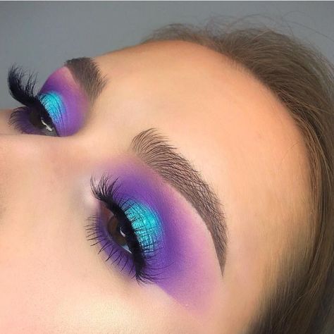 Mermaid Eyeshadow Looks, Makeup For Blue Hair, Summer Eye Looks, Colourful Makeup Looks, Rosie Core, Summer Eyeshadow Looks, Colourful Makeup, Halo Eyeshadow, Crease Eyeshadow