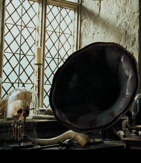 @archillect : https://t.co/D3XM3G3Wgq Dark Arts Classroom, Defense Against The Dark Arts, Arts Aesthetic, Arts Classroom, Harry Potter Set, Welcome To Hogwarts, Hogwarts Aesthetic, Slytherin Aesthetic, By Any Means Necessary