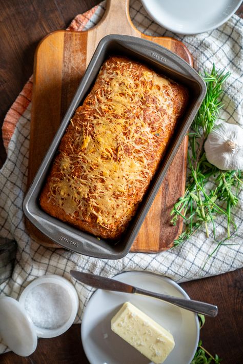 Herb & Cheese Quick Bread, Herb And Cheese Quick Bread, Cheese And Herb Bread, Cheese Quick Bread, Garlic Herb Bread, Beautiful Bread, 12 Tomatoes Recipes, Herb Bread, Biscuit Bread