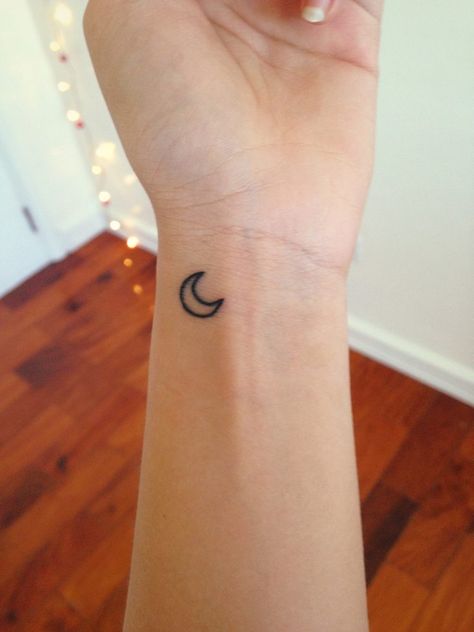 Tiny outline black crescent moon tattoo inked on the left inner wrist Dragons Tattoo, Small Moon Tattoos, Tattoo Snake, Tato Henna, Petit Tattoo, Meaningful Tattoos For Women, Small Girl Tattoos, Small Meaningful Tattoos, Disney Tattoo