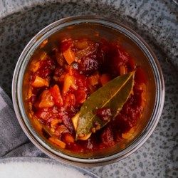 Tomato-Pepper Relish - EatingWell.com Pepper Relish Canning, Lowcal Recipe, Sauces For Steak, Southern Holiday Recipes, Crowder Peas, Canning Gifts, Low Calorie Recipe, Relish Recipe, Pepper Relish