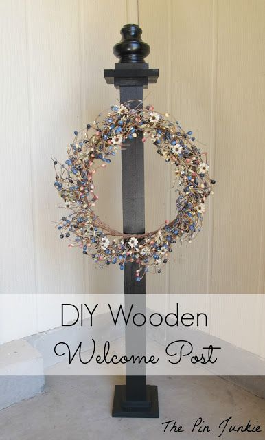 DIY Wooden Welcome Post Side Ideas, Wreath Stand, Building Things, Welcome Post, Porch Posts, Christmas Wreaths Diy Easy, Diy Wreaths, Memorial Garden, Décor Diy